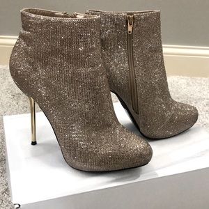 Shoedazzle Champagne sparkle high heel Booties in size 8